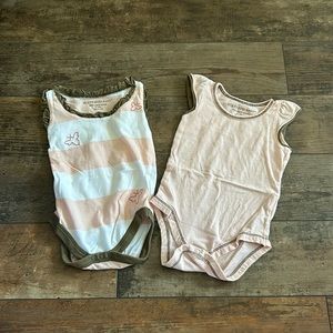Burt’s Bees Baby Onesie Set